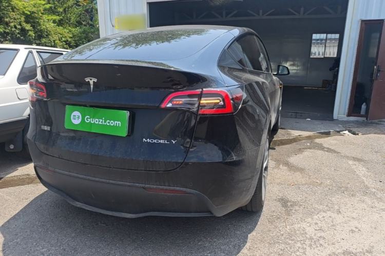 Used Tesla Model Y 2021 Standard Range Rear-Wheel Drive Version Right Rear Taillight