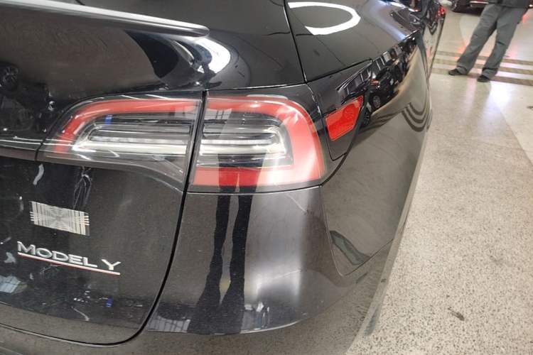 Used Tesla Model Y 2021 Performance High-Performance All-Wheel-Drive Version Right Rear Taillight
