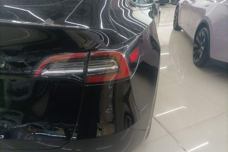 Used Tesla Model Y 2021 Standard Range Rear-Wheel Drive Version Right Rear Taillight