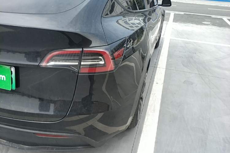 Used Tesla Model Y 2021 Standard Range Rear-Wheel Drive Version Right Rear Taillight