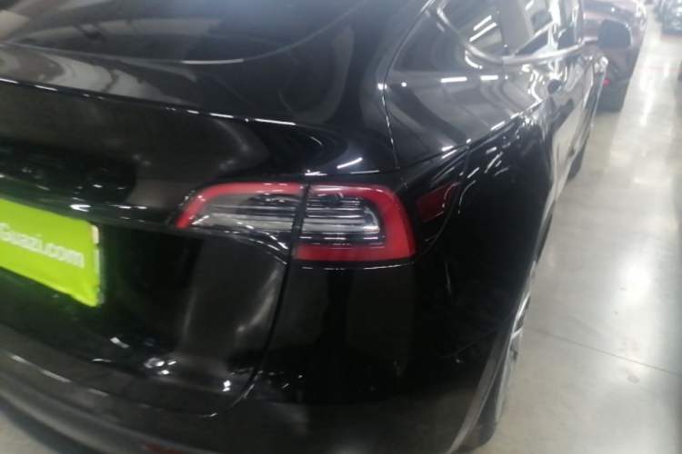 Used Tesla Model Y 2021 Standard Range Rear-Wheel Drive Version Right Rear Taillight