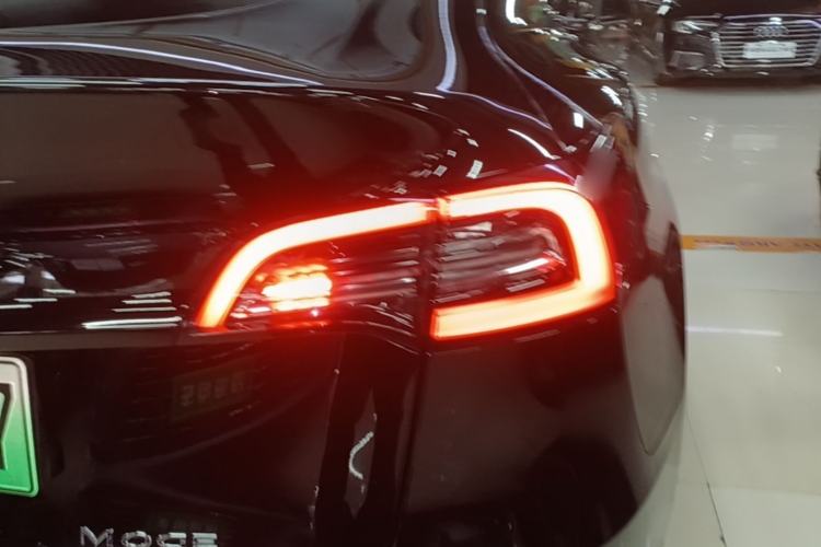 Used Tesla Model Y 2021 Long-Range All-Wheel-Drive Version Right Rear Taillight