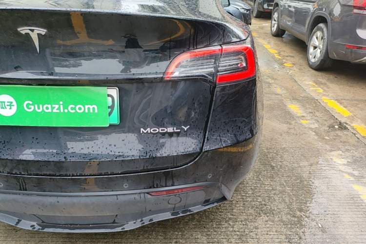 Used Tesla Model Y 2021 Standard Range Rear-Wheel Drive Version Right Rear Taillight