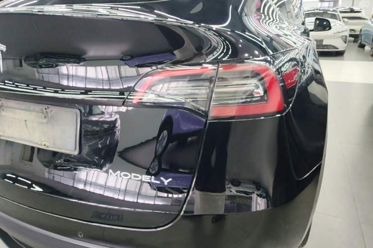 Used Tesla Model Y 2021 Standard Range Rear-Wheel Drive Version Right Rear Taillight