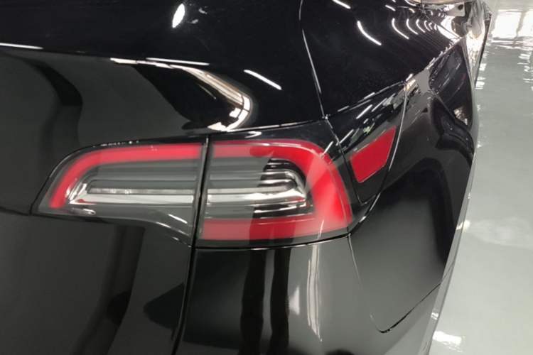 Used Tesla Model Y 2021 Standard Range Rear-Wheel Drive Version Right Rear Taillight