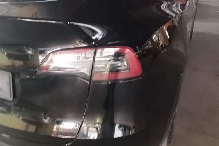 Used Tesla Model Y 2021 Long-Range All-Wheel-Drive Version 3D7 Right Rear Taillight