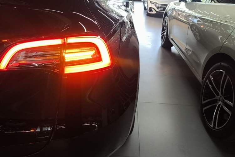 Used Tesla Model Y 2021 Revised Version 2 Long-Range All-Wheel-Drive Edition Right Rear Taillight