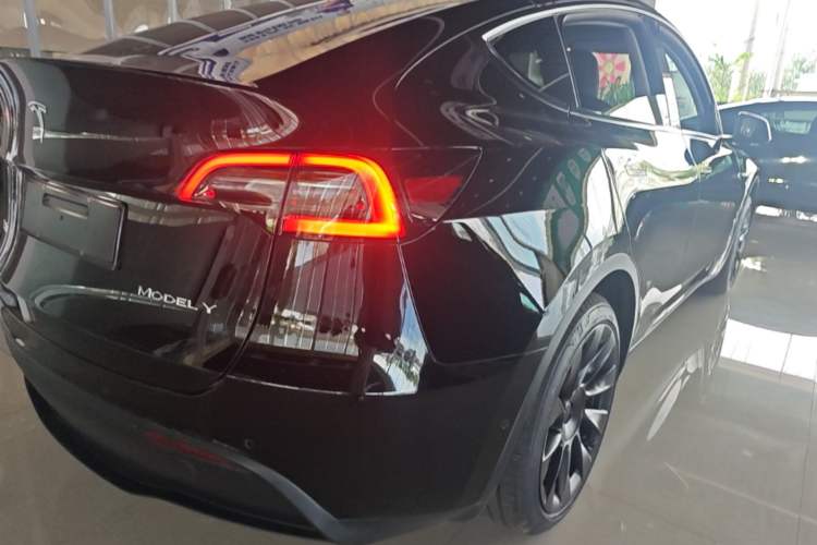 Used Tesla Model Y 2021 Standard Range Rear-Wheel Drive Version Right Rear Taillight