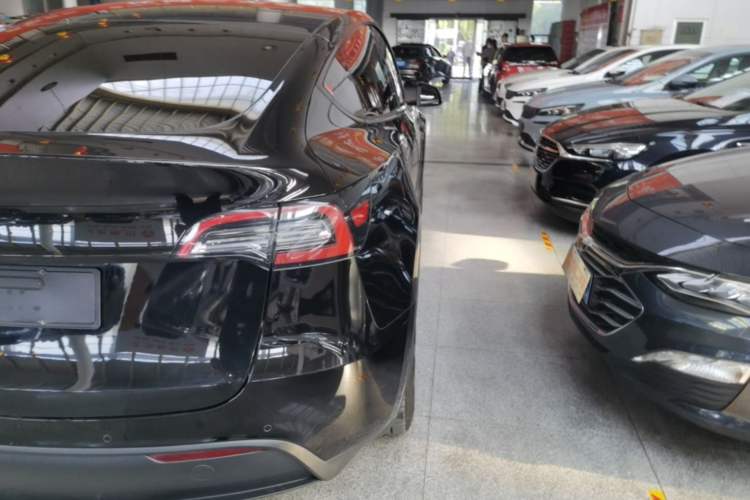 Used Tesla Model Y 2021 Standard Range Rear-Wheel Drive Version Right Rear Taillight
