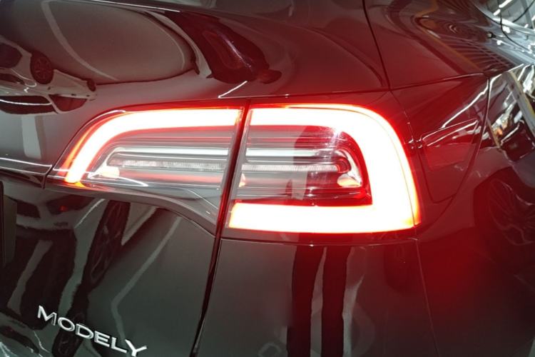 Used Tesla Model Y 2021 Long-Range All-Wheel-Drive Version Right Rear Taillight