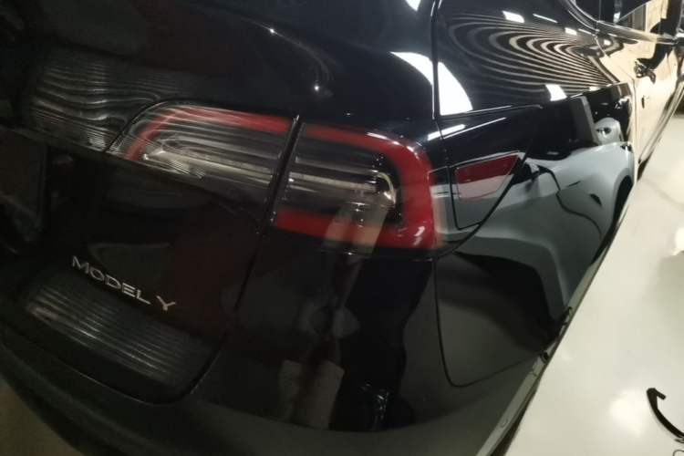 Used Tesla Model Y 2021 Long-Range All-Wheel-Drive Version 3D7 Right Rear Taillight