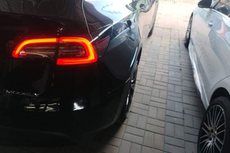 Used Tesla Model Y 2021 Revised Version 2 Long-Range All-Wheel-Drive Edition Right Rear Taillight