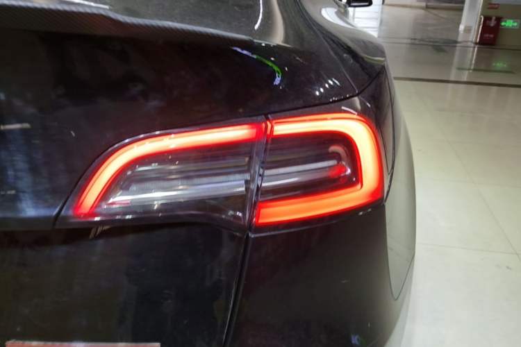 Used Tesla Model Y 2021 Performance High-Performance All-Wheel-Drive Version Right Rear Taillight