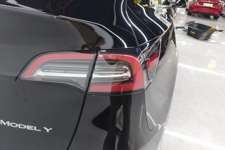 Used Tesla Model Y 2021 Standard Range Rear-Wheel Drive Version Right Rear Taillight