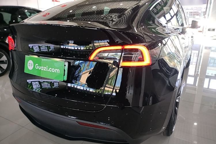 Used Tesla Model Y 2021 Standard Range Rear-Wheel Drive Version Right Rear Taillight