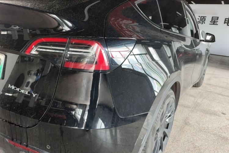 Used Tesla Model Y 2021 Standard Range Rear-Wheel Drive Version Right Rear Taillight