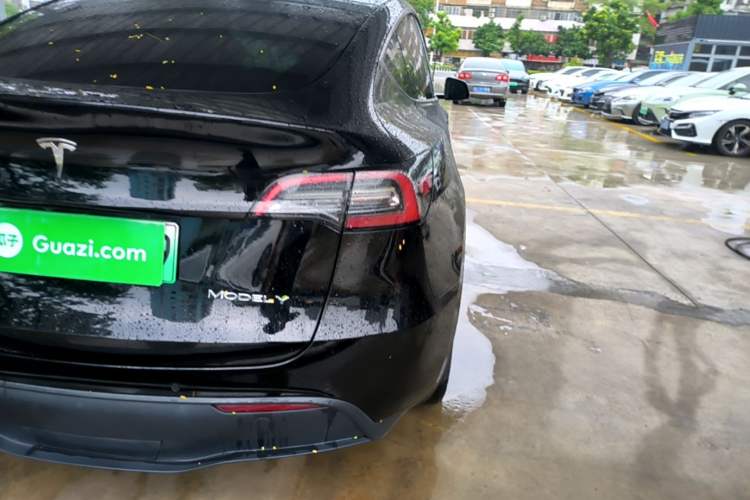Used Tesla Model Y 2021 Standard Range Rear-Wheel Drive Version Right Rear Taillight
