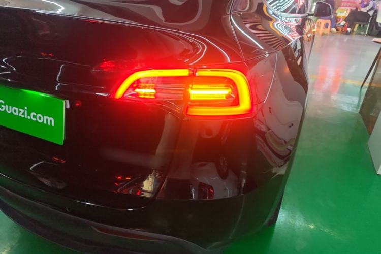 Used Tesla Model Y 2021 Long-Range All-Wheel-Drive Version 3D7 Right Rear Taillight