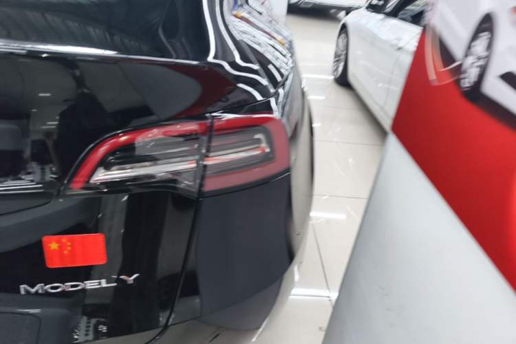 Used Tesla Model Y 2021 Standard Range Rear-Wheel Drive Version Right Rear Taillight