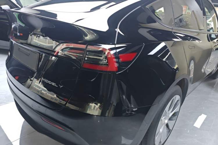 Used Tesla Model Y 2021 Long-Range All-Wheel-Drive Version Right Rear Taillight