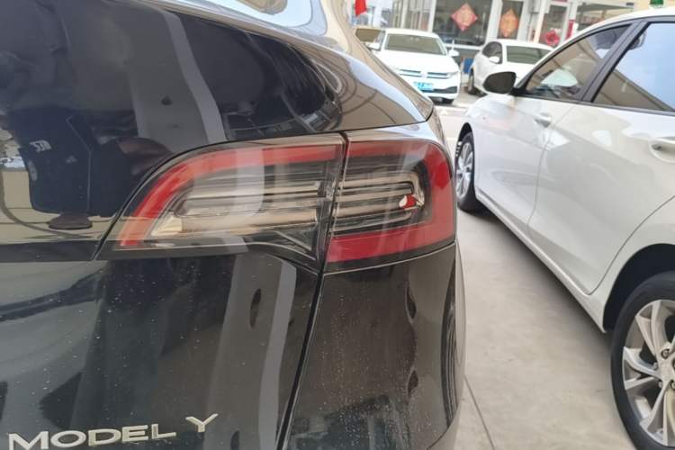 Used Tesla Model Y 2021 Standard Range Rear-Wheel Drive Version Right Rear Taillight