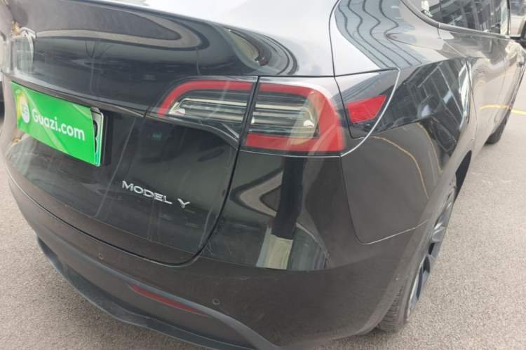 Used Tesla Model Y 2021 Standard Range Rear-Wheel Drive Version Right Rear Taillight
