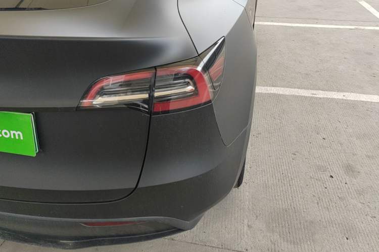Used Tesla Model Y 2021 Standard Range Rear-Wheel Drive Version Right Rear Taillight