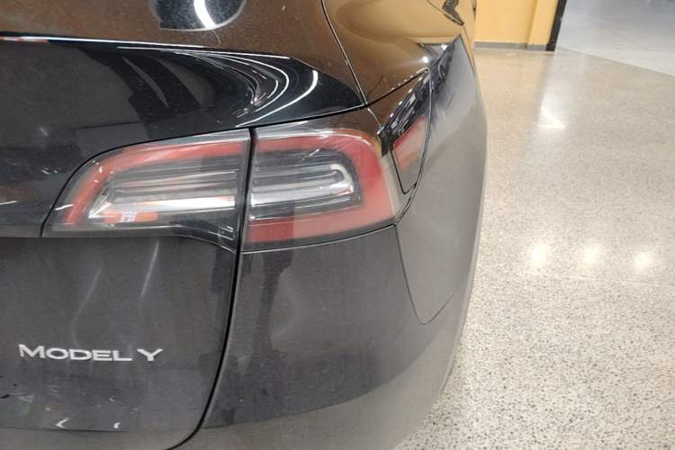 Used Tesla Model Y 2021 Long-Range All-Wheel-Drive Version Right Rear Taillight