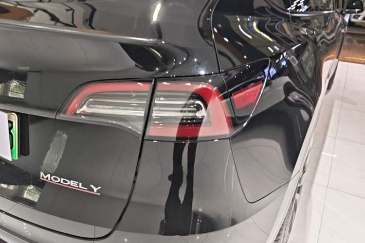 Used Tesla Model Y 2021 Performance High-Performance All-Wheel-Drive Version Right Rear Taillight