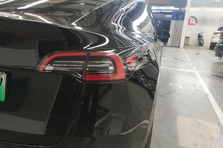 Used Tesla Model Y 2021 Standard Range Rear-Wheel Drive Version Right Rear Taillight
