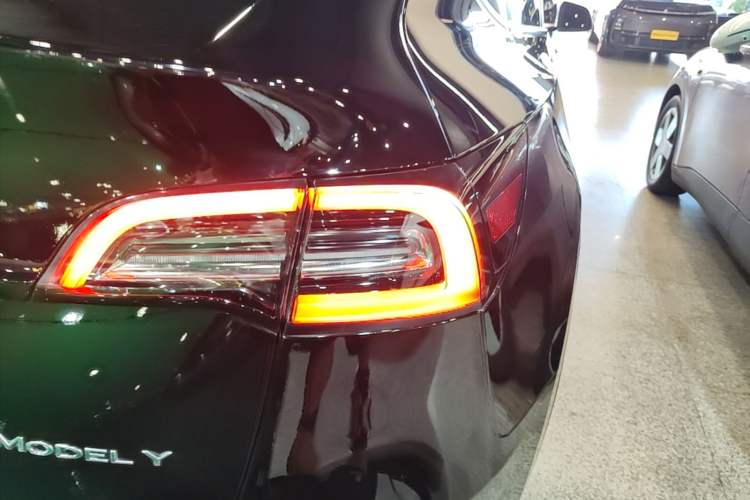Used Tesla Model Y 2021 Long-Range All-Wheel-Drive Version Right Rear Taillight