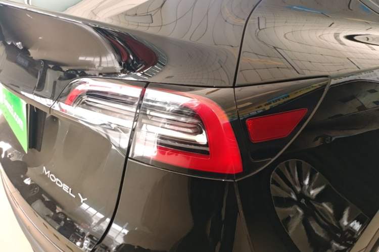Used Tesla Model Y 2021 Revised Version 2 Long-Range All-Wheel-Drive Edition Right Rear Taillight