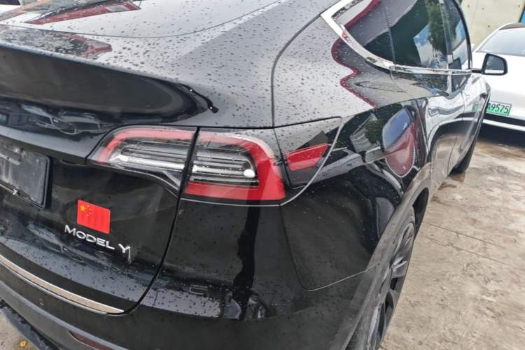 Used Tesla Model Y 2021 Standard Range Rear-Wheel Drive Version Right Rear Taillight
