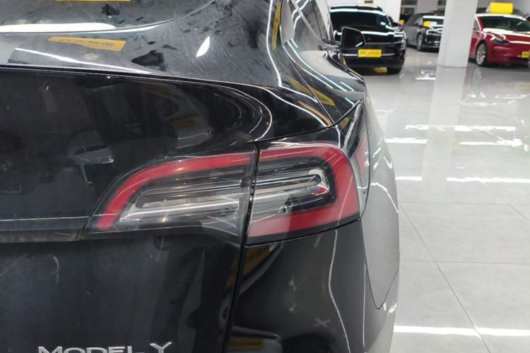 Used Tesla Model Y 2021 Standard Range Rear-Wheel Drive Version Right Rear Taillight