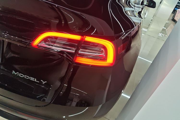 Used Tesla Model Y 2021 Standard Range Rear-Wheel Drive Version Right Rear Taillight
