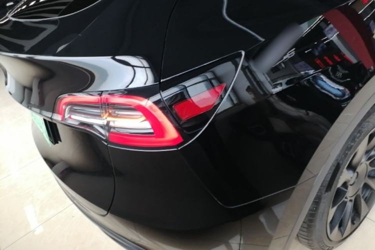 Used Tesla Model Y 2021 Standard Range Rear-Wheel Drive Version Right Rear Taillight