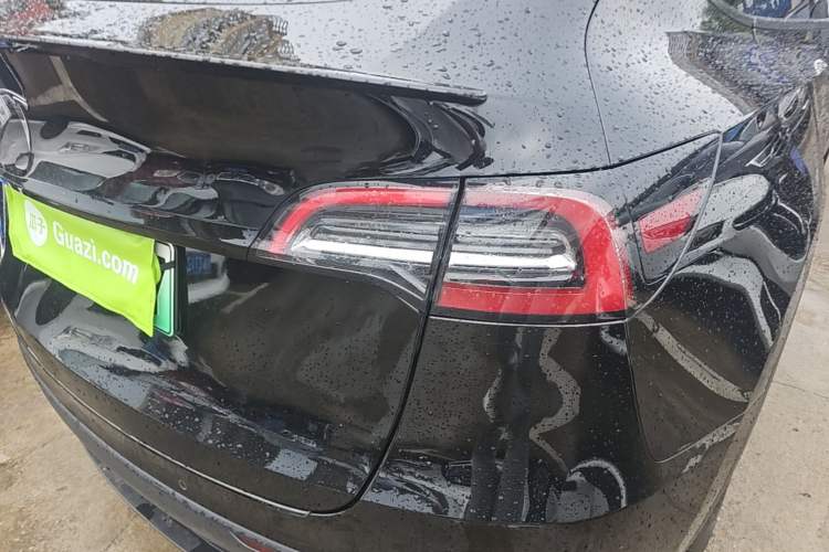 Used Tesla Model Y 2021 Standard Range Rear-Wheel Drive Version Right Rear Taillight