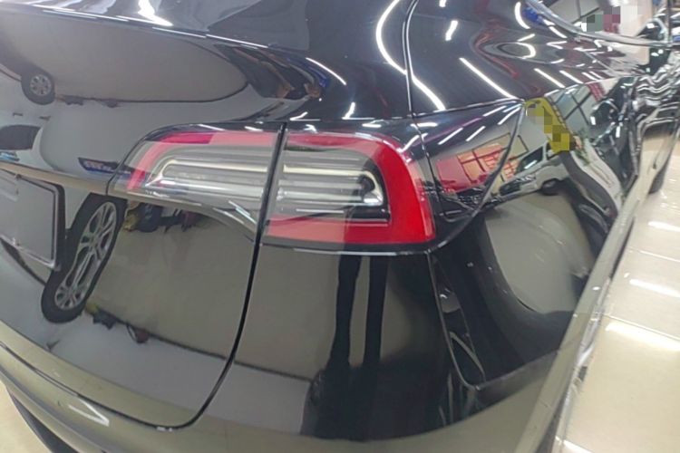 Used Tesla Model Y 2021 Standard Range Rear-Wheel Drive Version Right Rear Taillight