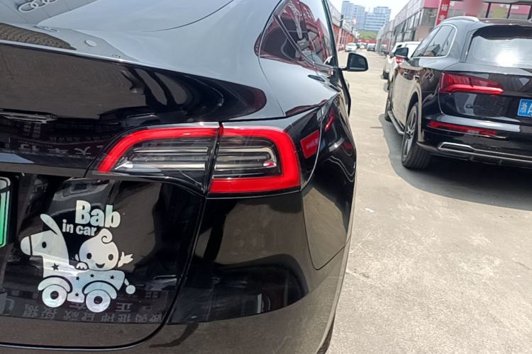 Used Tesla Model Y 2021 Long-Range All-Wheel-Drive Version 3D7 Right Rear Taillight