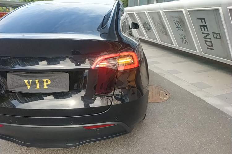 Used Tesla Model Y 2021 Standard Range Rear-Wheel Drive Version Right Rear Taillight