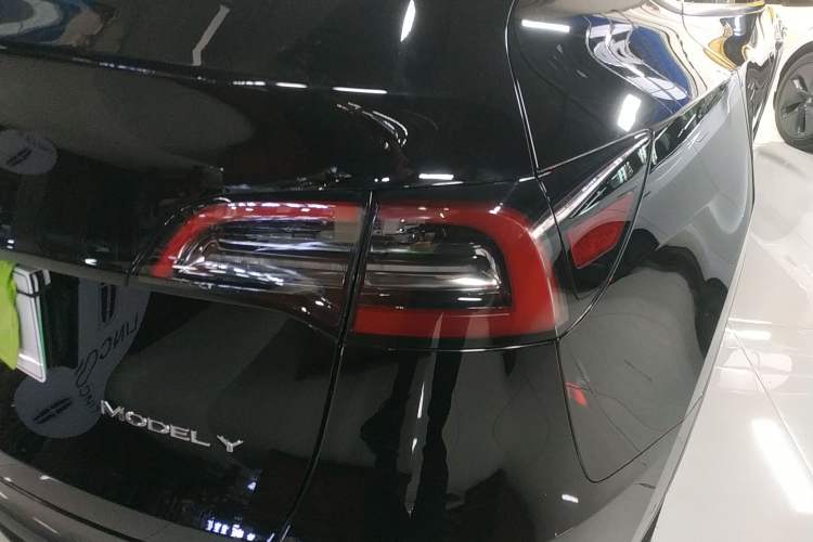 Used Tesla Model Y 2021 Standard Range Rear-Wheel Drive Version Right Rear Taillight