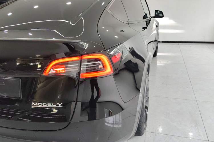 Used Tesla Model Y 2021 Performance High-Performance All-Wheel-Drive Version Right Rear Taillight