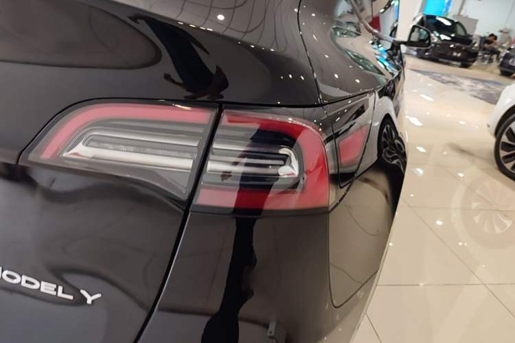 Used Tesla Model Y 2021 Long-Range All-Wheel-Drive Version Right Rear Taillight
