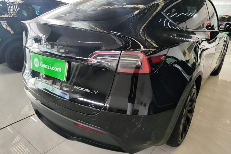 Used Tesla Model Y 2021 Standard Range Rear-Wheel Drive Version Right Rear Taillight