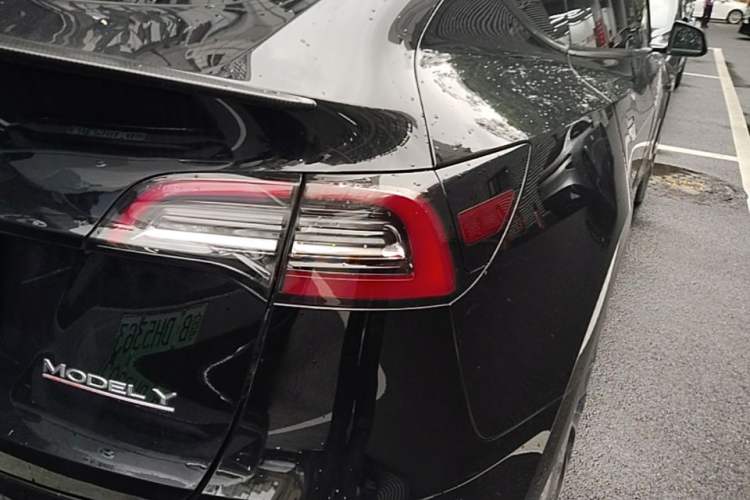 Used Tesla Model Y 2021 Performance High-Performance All-Wheel-Drive Version Right Rear Taillight