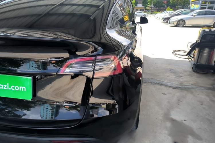 Used Tesla Model Y 2021 Long-Range All-Wheel-Drive Version Right Rear Taillight