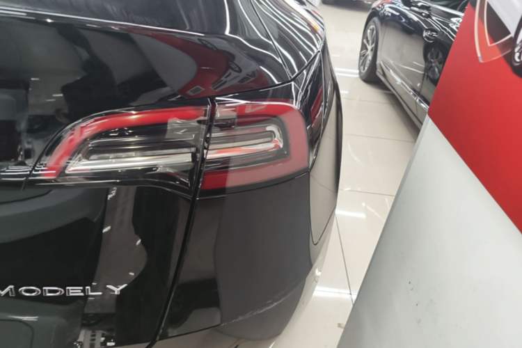 Used Tesla Model Y 2021 Long-Range All-Wheel-Drive Version Right Rear Taillight