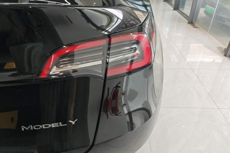 Used Tesla Model Y 2021 Long-Range All-Wheel-Drive Version 3D7 Right Rear Taillight