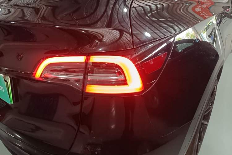 Used Tesla Model Y 2021 Standard Range Rear-Wheel Drive Version Right Rear Taillight