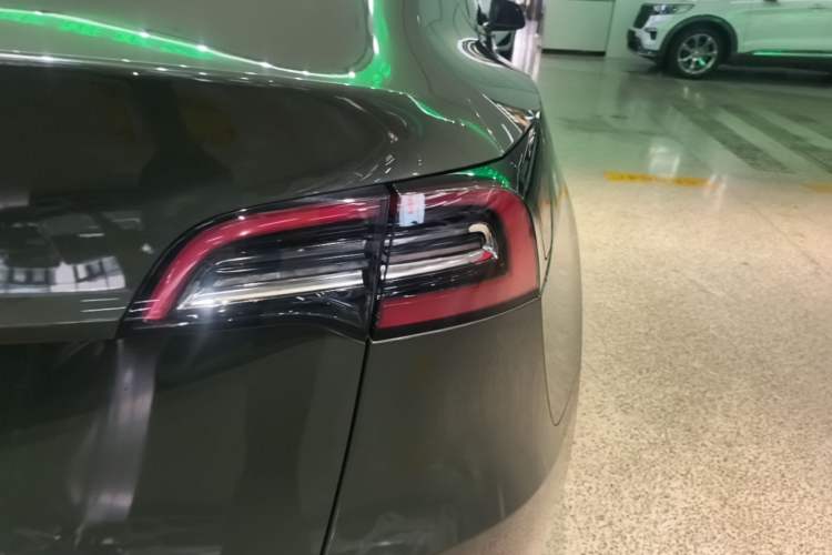 Used Tesla Model Y 2021 Long-Range All-Wheel-Drive Version 3D7 Right Rear Taillight